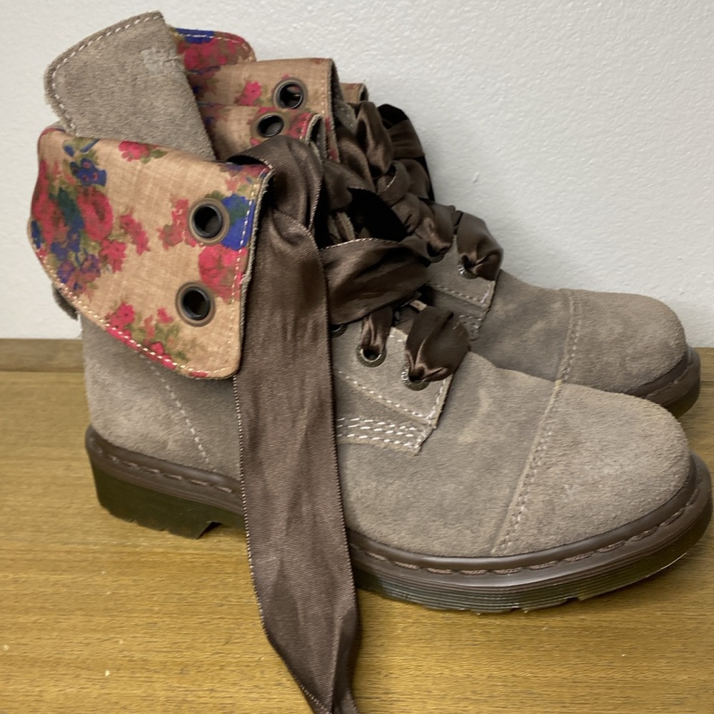 Dr. Martens Aimee Aimilita 9 Eye Suede Leather RIbbon Tie Tall Boots Women US 8 - Picture 3 of 6